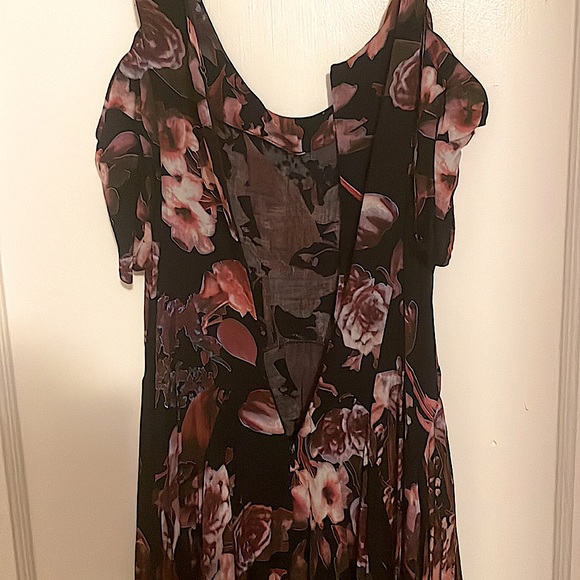 Gorgeous Floral Mini Dress w/ Cold Shoulders - Picture 5 of 7